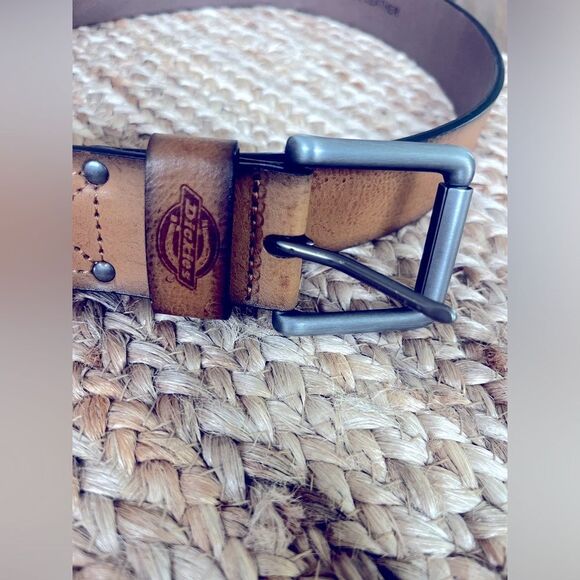 Dickies Tan Classic Belt; Brand New! Size 36
NWOT! - Picture 2 of 5
